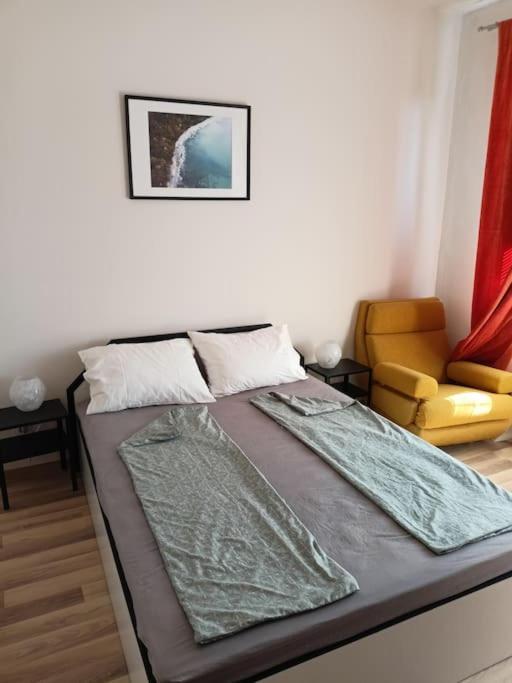Appartamento Welcome To Daisy Sunny Place! Varna Esterno foto